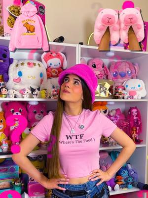 A post by @soyanicat on TikTok caption: Qué prefieres versión CAPIBARA ROSA💕🔥