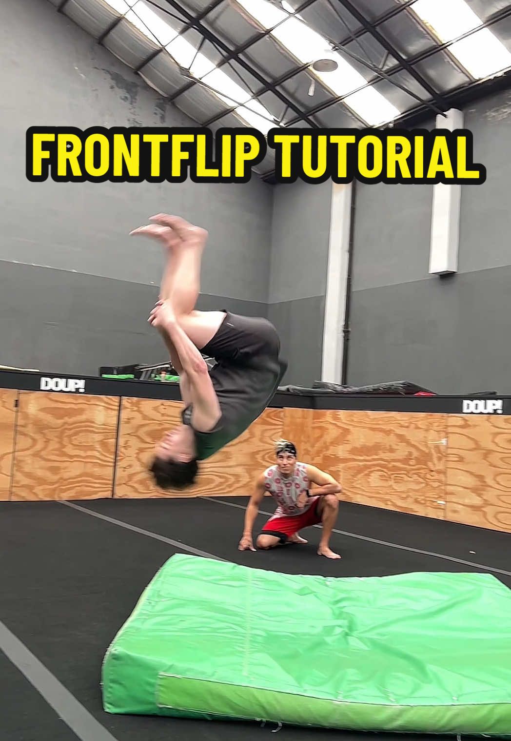 A post by @alex_destreza on TikTok caption: Entrenamiento para hacer FrontFlip 🔥 #parkour #gymnastics #TikTokDeportes 