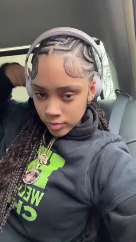 A post by @manuelaaaaa_05 on TikTok caption: #wlw all I gotta sayy 