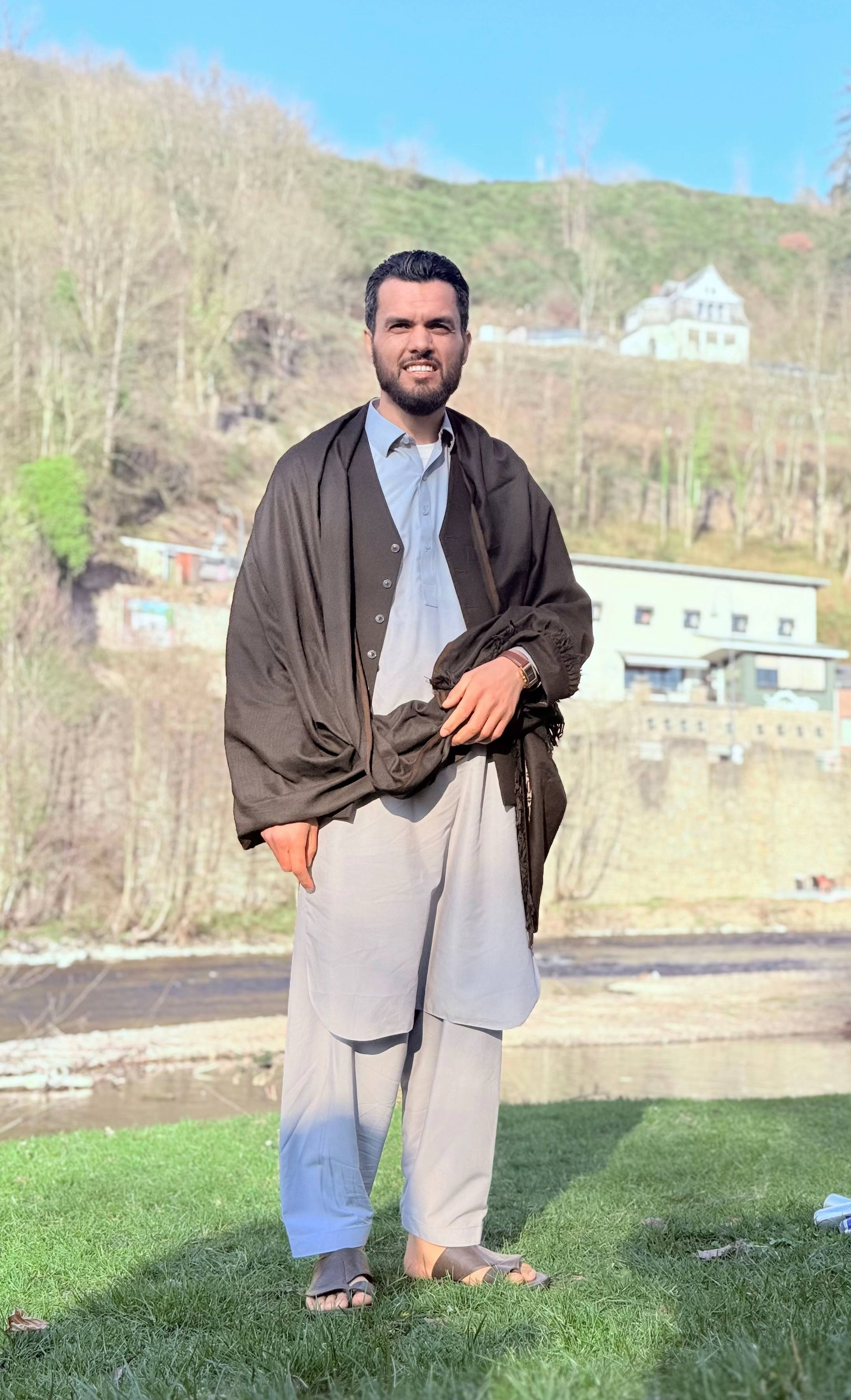A post by @koga_sinzai on TikTok caption: #koga🇧🇪❤️🇦🇫 