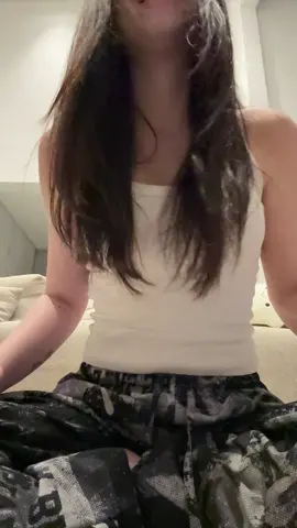 A post by @sofiasantino on TikTok caption: surpresa 