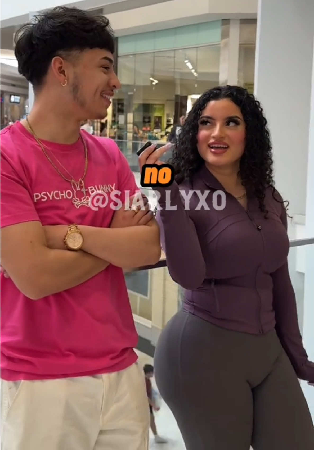 A post by @siarlyortiz on TikTok caption: Los artistas favoritos de los cuhh en América 😝👍
