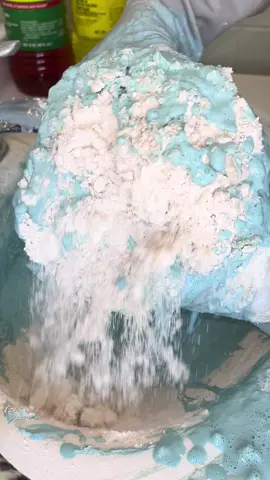 A post by @cleaningleo on TikTok caption: clearly im on colored people time because im JUST trying @RemixPinky indoor pool combo but nonetheless, i lovedddd how bleachy this smelled 🥹😩 so good i wanted to drink it lol #sinkclean #asmrsounds #spongesqueezing #CleanTok #fypシ 