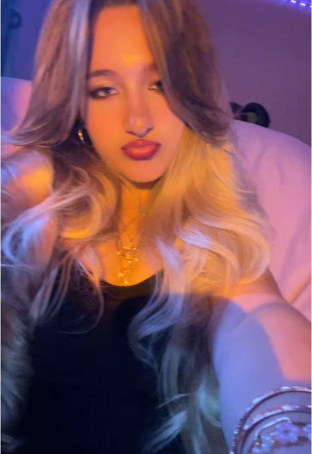 A post by @akstarlight on TikTok caption: #foryoupage #fyp #viralvideo #sabrinacarpenter 