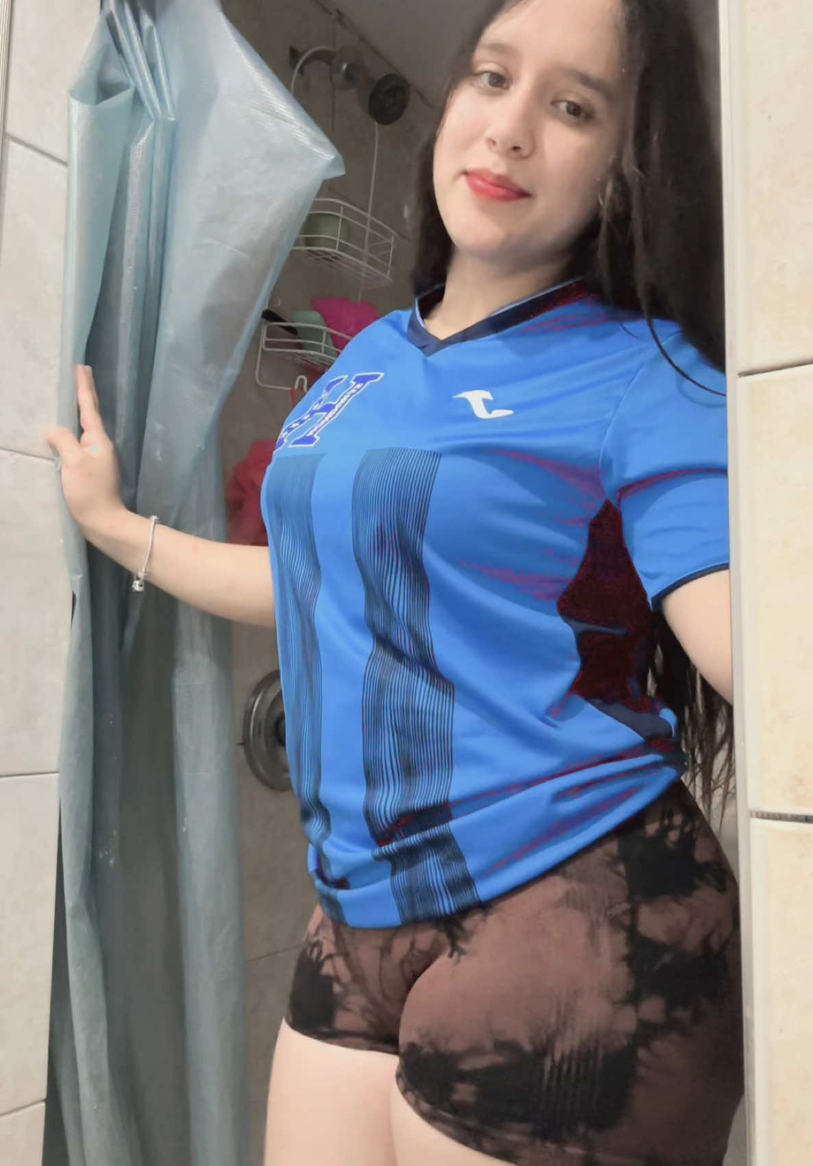 A post by @daryycastaneda3 on TikTok caption: #fyp #bronco #romanticas 👀🫢