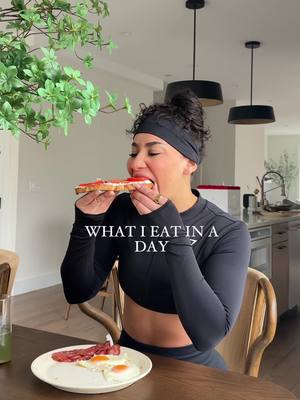 A post by @analiscruzx on TikTok caption: What I eat in a day on a CUT. I listed all my meals on the video and everything is homemade, healthy, and delicious❤️
