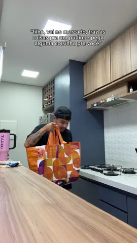 A post by @uailazaro on TikTok caption: votação pro nome dela tá no insta!