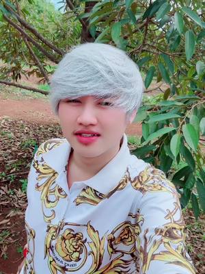 A post by @hourly124 on TikTok caption: បងប្អូនគាំទ្រអត់🥰 @Einh 🩶 @FB លី ហួរ (Online Shop)📥 