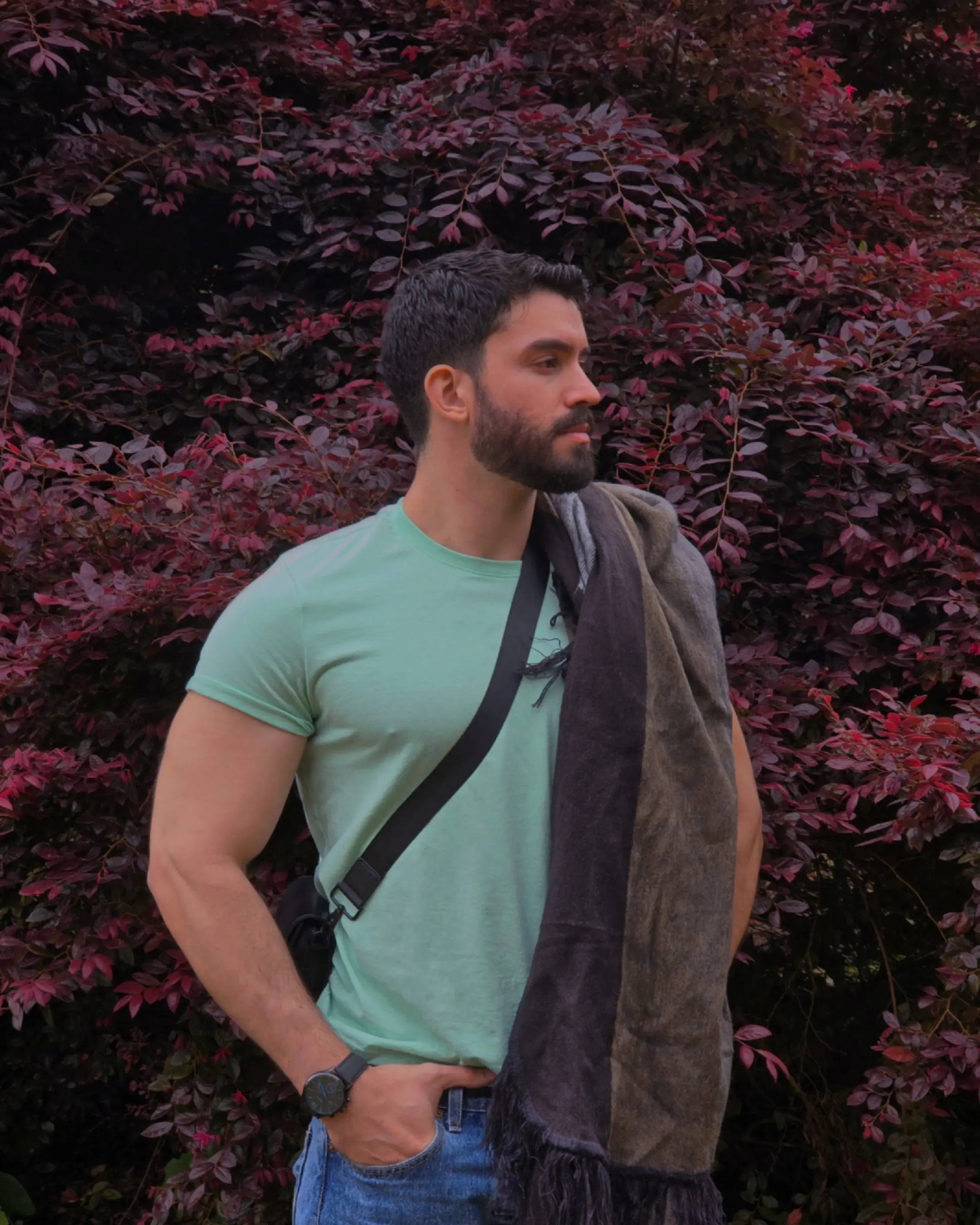 A post by @itomena on TikTok caption: #fyp #ia 