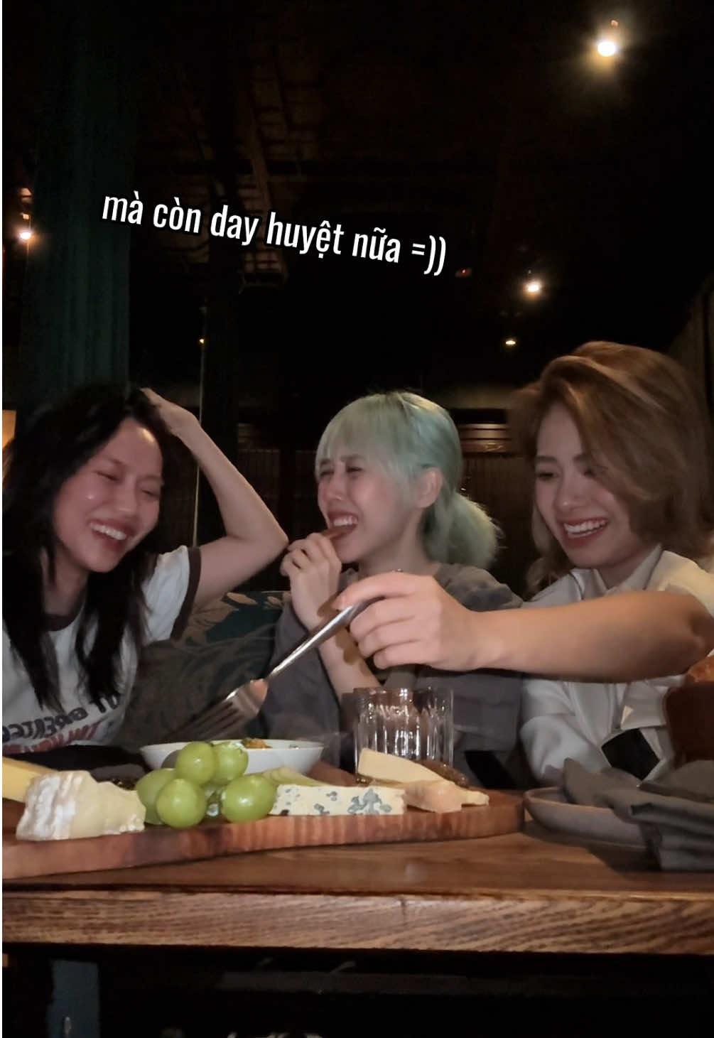 A post by @hauhoang on TikTok caption: Khi người có tuổi đi 3 😀 @Diệu Nhi @Dương Hoàng Yến 