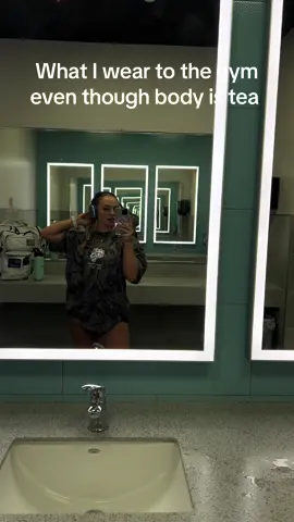 A post by @hopeseaton on TikTok caption: 🤍🤍 #gymgirl 