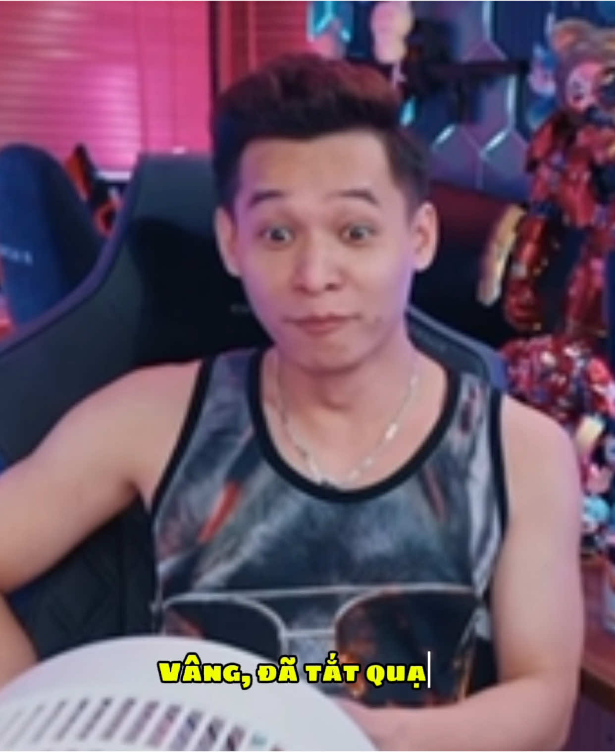 A post by @mixigaming on TikTok caption: Ngỡ ngàng bật ngửa với chiếc quạt công nghệ AI #mixigaming 