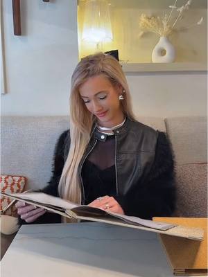 A post by @loukaki24 on TikTok caption: Loane s’est fait deux énormes cadeaux  😳🥰 @LoukakiFamilySpam 