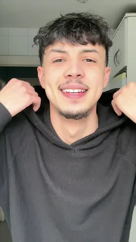 A post by @eldjenn on TikTok caption: Lazam ljrah ybra b eldjenn 🤣