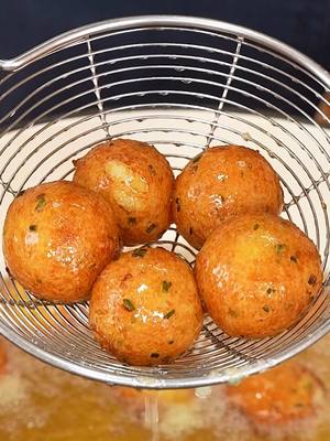 A post by @flakeysalt on TikTok caption: Crunchy crispy potato vibes #food #fyp 