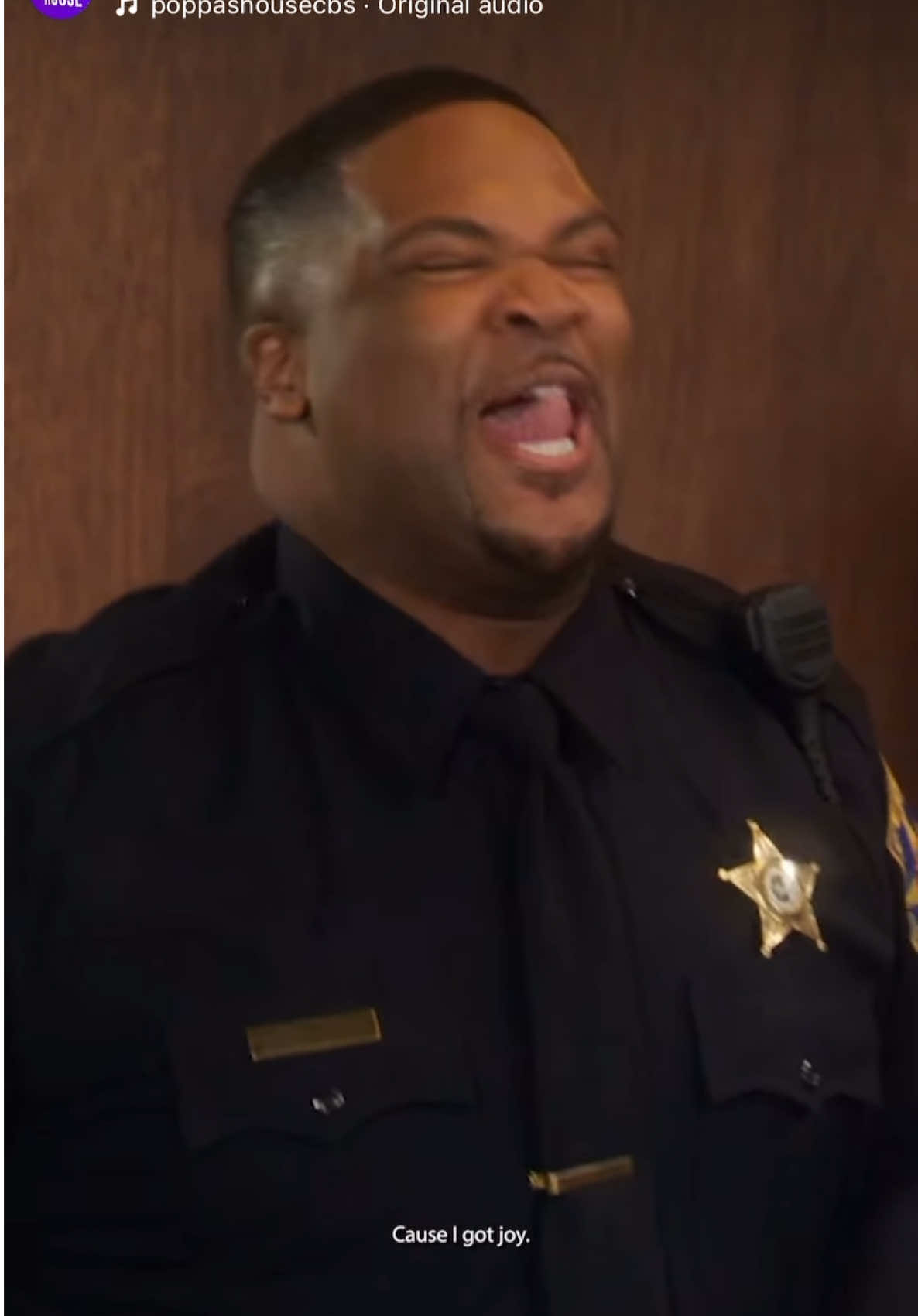 A post by @kamnsaunders on TikTok caption: Have you seen the latest episode of @Poppa’s House CBS yet?! If not, go watch! Here’s a silly outtake from me as the Bailiff to the hilarious Vivica A. Fox as Judge Say Wha! 😂 #fyp #KamSaunders #Actor #Dancer #PoppasHouse #CBS #Paramount #Grateful 