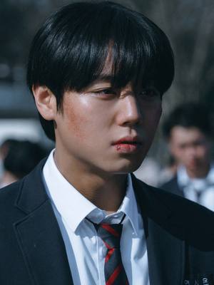 A post by @netflixbrasil on TikTok caption: ELE SÓ QUER ESTUDAR, MAS NINGUÉM DEIXA! Classe dos Heróis Fracos 2 estreia dia 25/4. 📚👊 #weakheroclass #weakheroclass2 #netflixbrasil #tiktokmefezassistir #Netflix #kdrama #parkjihoon