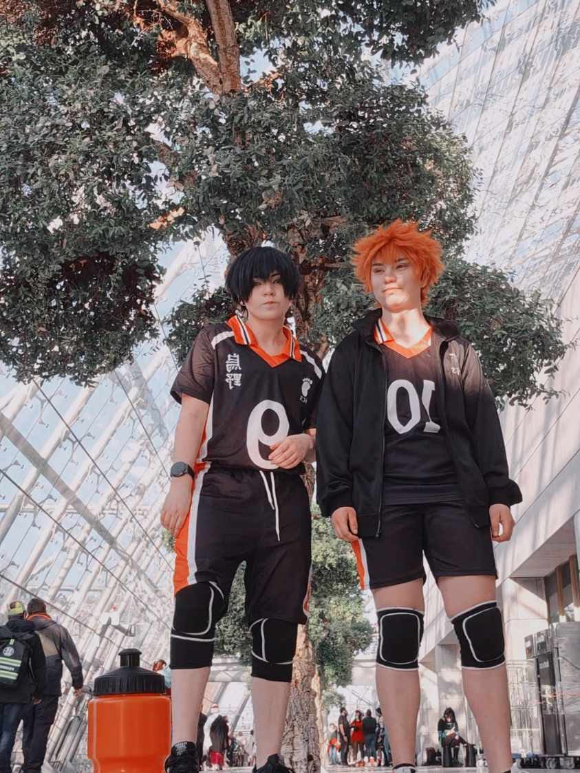A post by @aki.kyuu on TikTok caption: fehlt really comfy as Kageyama ngl 😌🔥 #haikyuu #haikyuucosplay 