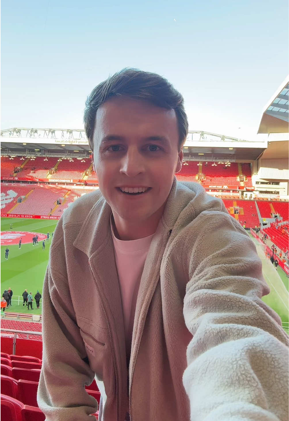 A post by @robbievandegraaf on TikTok caption: ‘Jo, zullen we ff tiktok opnemen?’