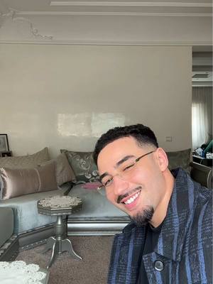 A post by @redasoussia on TikTok caption: 👀 ig: redasoussia✨ #viral #fyp #redasoussia 
