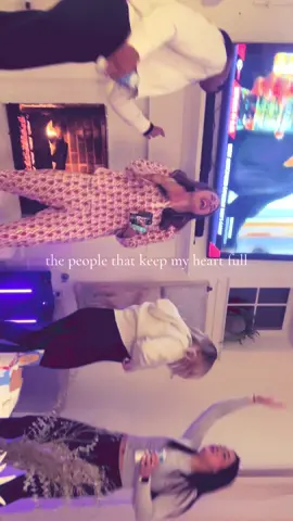 A post by @darbyyyy_ on TikTok caption: so grateful🥹🩷 #bestfriends 