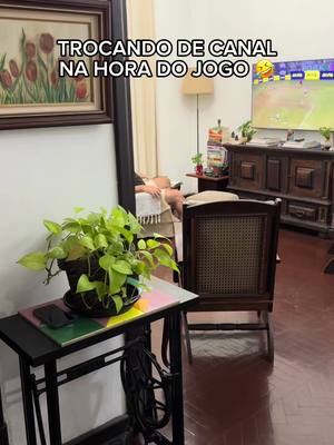 A post by @matheuscosta on TikTok caption: KKKKKKK COITADO DO ROARY 🤣 Isso tudo pra falar que o Detroit Lions agora é do Brasil e a gente vai ver muito mais do time e do Roary por aqui com evento, ações e muito mais. Eles até lançaram um Instagram oficial em português: @DetroitLions #publi