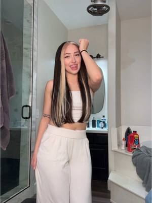 A post by @ivycakeee on TikTok caption: #fyp #foryou #dance