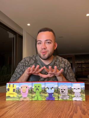 A post by @lucasranngel on TikTok caption: Abrindo todos os brinquedos do Minecraft do mcdonald’s