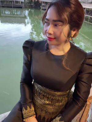 A post by @preapsovath77 on TikTok caption: ស្អាតបែបឃុននារី☺️❤️