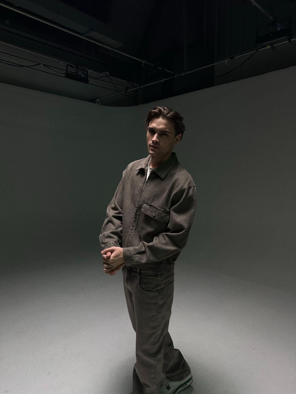 A post by @gabrieloxguevaraa on TikTok caption: algunas que no he subido 