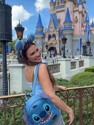 A post by @vivi on TikTok caption: oi to na Disney 