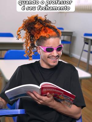 A post by @oli_natu on TikTok caption: quando o professor é seu fechamento #irmaosnatu 