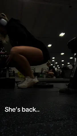 A post by @hopeseaton on TikTok caption: Had to mentally prepare myself before doing these #gym 