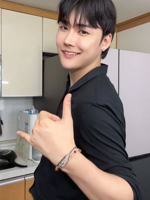 A post by @yun_tuyo on TikTok caption: no te voy a contar lo que va a pasar 🫦 #yun #trend #baile 