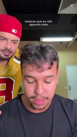 A post by @uailazaro on TikTok caption: mutirão pra eu aparecer no clipe? @Pedro Sampaio 