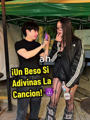 A post by @oscaramau3 on TikTok caption: ¡Un beso con mi amigo si adivinas la canción!💋 #fyp #oniichan #humor #comedy #femboy 
