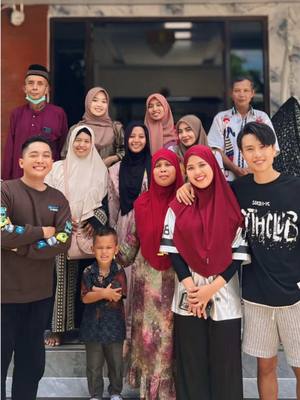 A post by @adi.syahreza on TikTok caption: Selamat Idul Fitri dari 3 keluarga Ngawi, Madiun, & Vietnam, btw baby khoai lagi tidur nyenyak🙏🏻🥰❤️ #vidhia_r #datvilla #adisyahreza #vidat #adilovers #ViralDiTikTok #fyp #lebaran #lebaran2025 #serunyalebaran #CapCut #stecustecu 