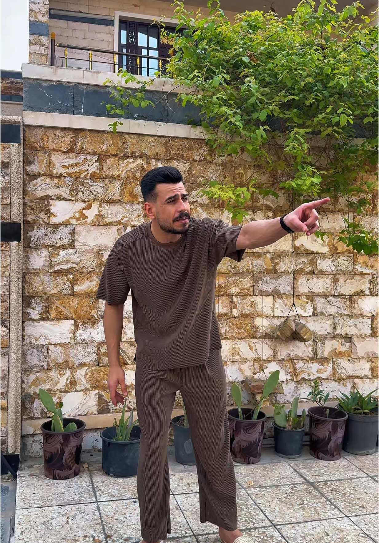 A post by @mohaimen.alaa on TikTok caption: هم عدكم هيج شخص 🤣 #مهيمن_علاء 