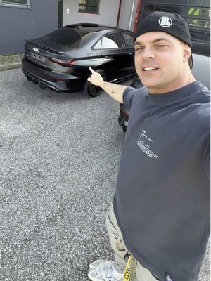A post by @dannylazzarin on TikTok caption: Secondo vuoi quale dei due back è più racing ? #s3 #rs3 