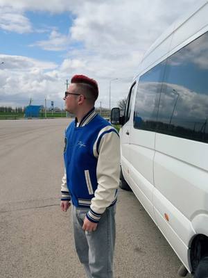 A post by @kobyakov_vlad on TikTok caption: Переезды между городами весной кайф! 🔥 едем с концертом в твой город! ☺️