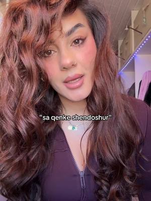 A post by @ria9_2 on TikTok caption: nderkohe para nj viti "sa qenke dobesuar"  