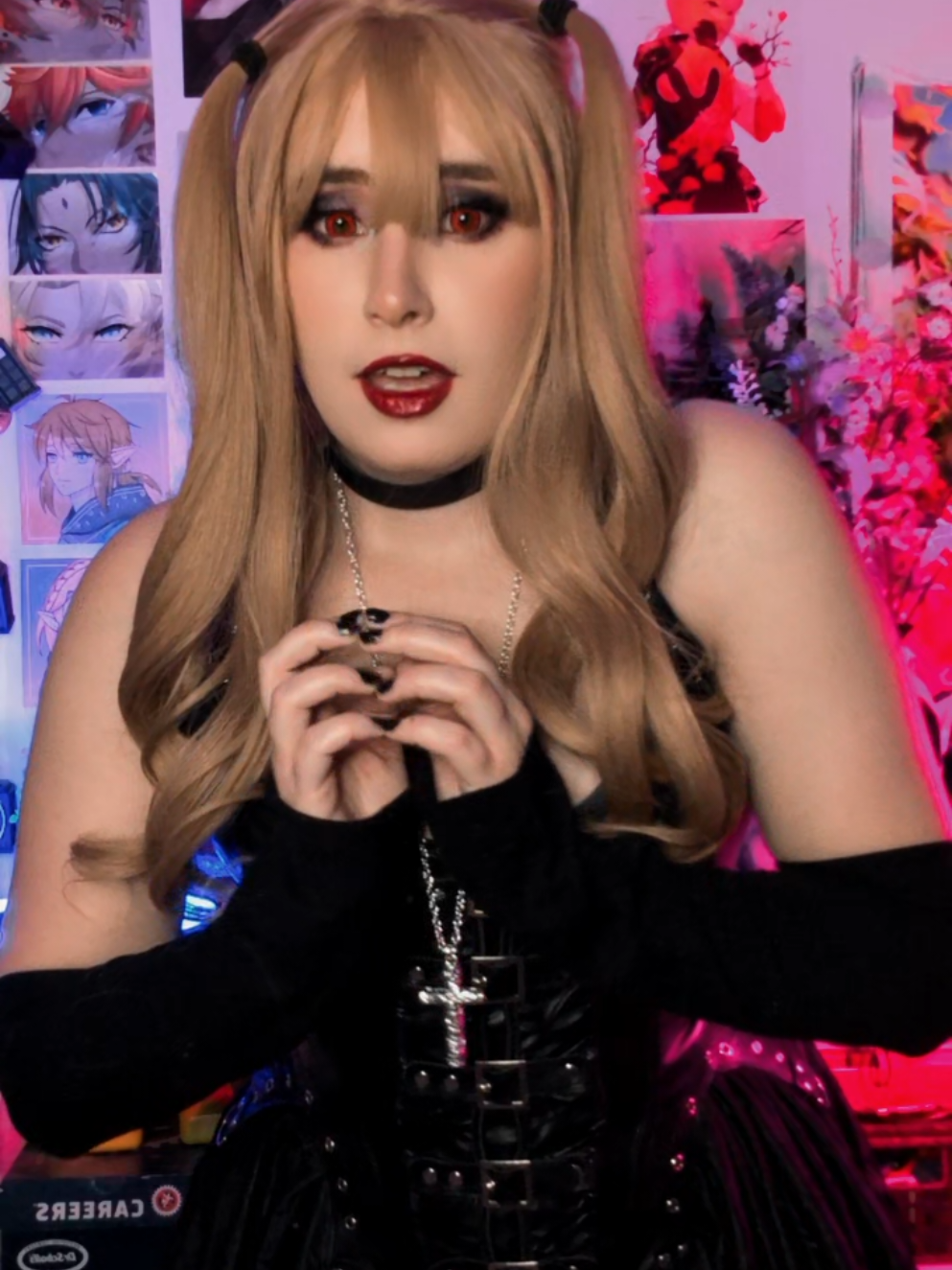 A post by @alycas_cosplay on TikTok caption: How many of you seeing this video have actually watched Death Note? And how many of you guys are just seeing this with zero context? | #cosplay #deathnote #alycascos #deathnotecosplay #misaamane #misaamanecosplay #canada🇨🇦 