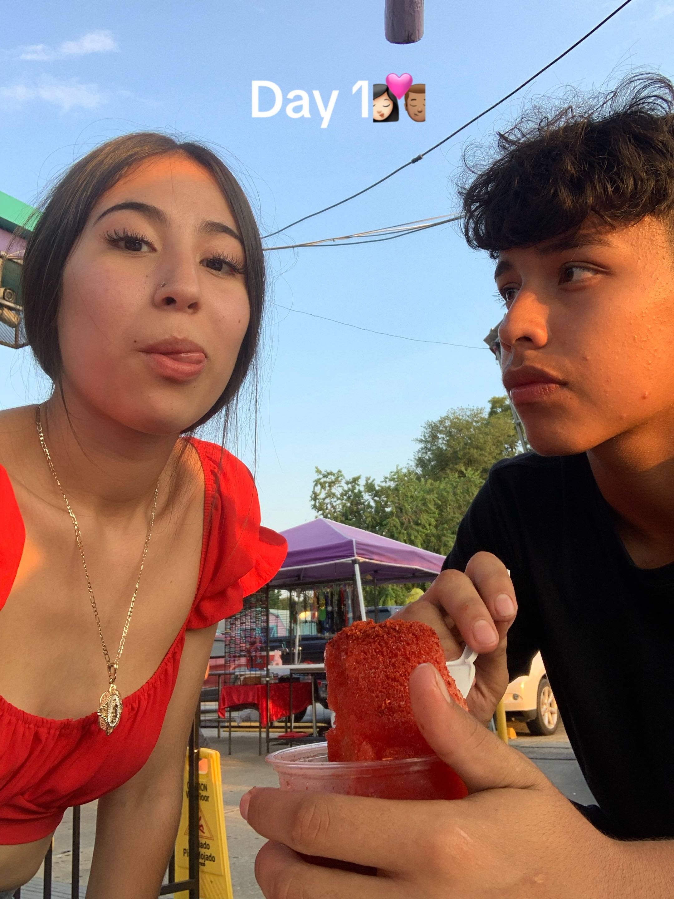 A post by @bailes_lesley on TikTok caption: such a cute trend🥹 #fyp #viral #couple #couplegoals #familygoals #parati 