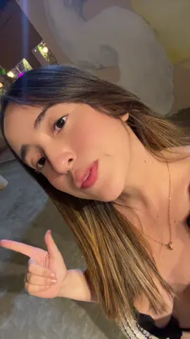 A post by @kajadela on TikTok caption: Yo estoy buena también.✨