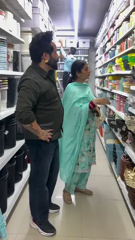 A post by @punjabi_comedy_video on TikTok caption: Chiku e Len aayi aa 😂😂😂
