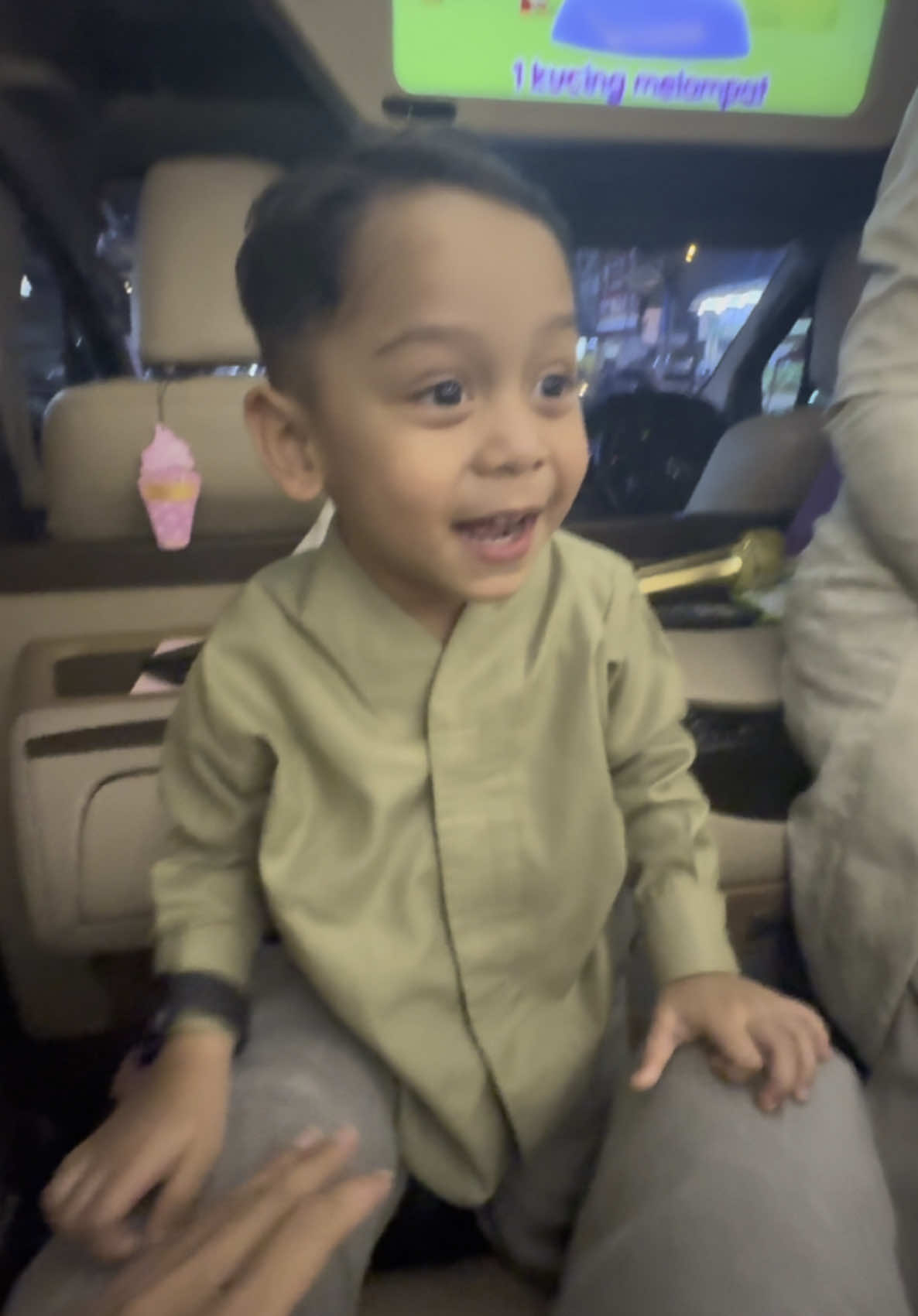 A post by @mrizkybillar on TikTok caption: Bocil tau tauan 😭🤦🏻😂