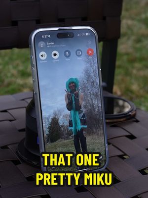 A post by @itskingchris on TikTok caption: That one pretty Miku😏 @Zander Small #hatsunemiku 