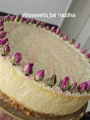 A post by @sweets_by_naziha on TikTok caption: #cheesecake #cheesecakelover #😍😋👌👍💯 #cheese #😍😋👌👍💯 #viral_video #fyyp 