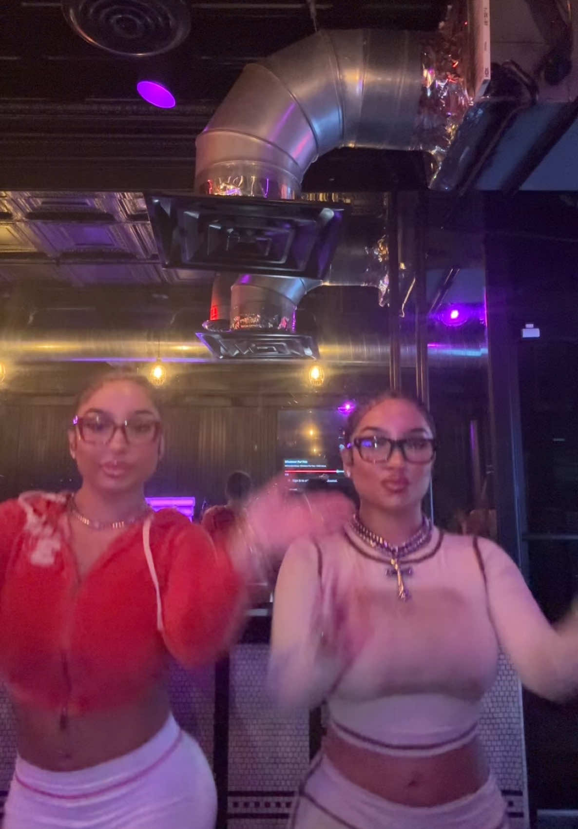 A post by @siangietwins2 on TikTok caption: Mamiiii’sss @siaani👸🏻 @brenda.tavara ❤️‍🩹 ❤️❤️