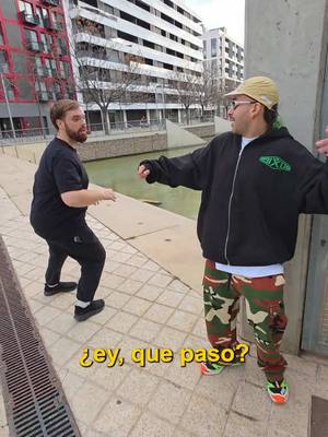 A post by @ibaillanos on TikTok caption: Corriendo hasta encontrarme con un famoso.